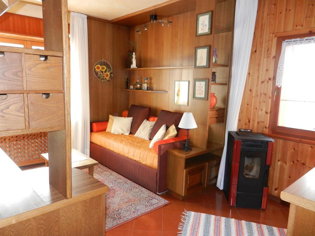 Casa Elda Appartement Isolaccia Buitenkant foto