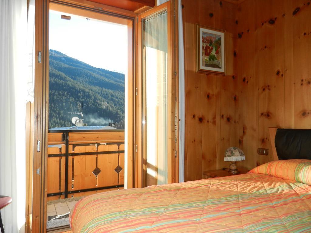 Casa Elda Appartement Isolaccia Buitenkant foto