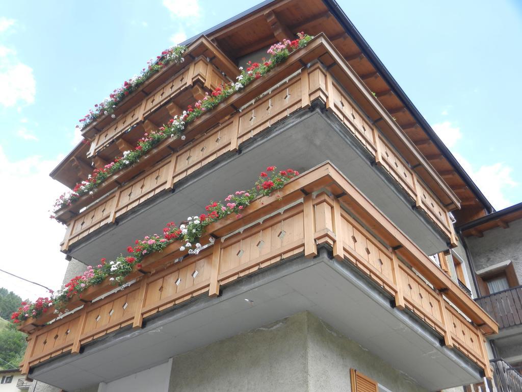 Casa Elda Appartement Isolaccia Buitenkant foto